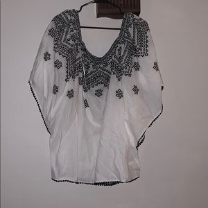 Flutter sleeve white & black loose top. Size 3X